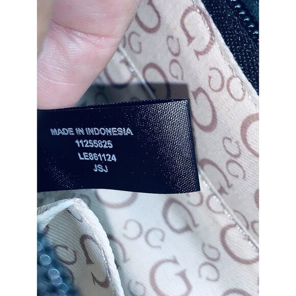 Guess Quilted Tote Purse Black Silver Faux Leather Pockets Slots Zipper Top EUC - Picture 10 of 16